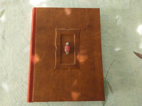 Producto - Bitacora de cuero con Rodocrosita ortiz y lomo rojo