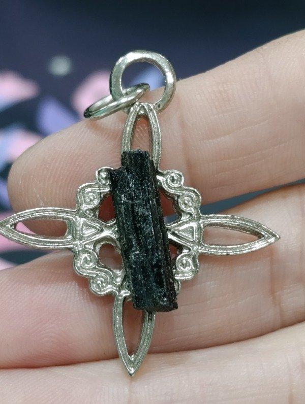 Producto - Dije nudo de bruja y Turmalina mediano