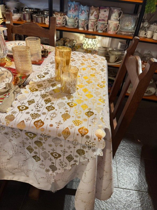 Producto - Camino de mesa dorado - Esferas 180 cm (Efectivo: 19.920)