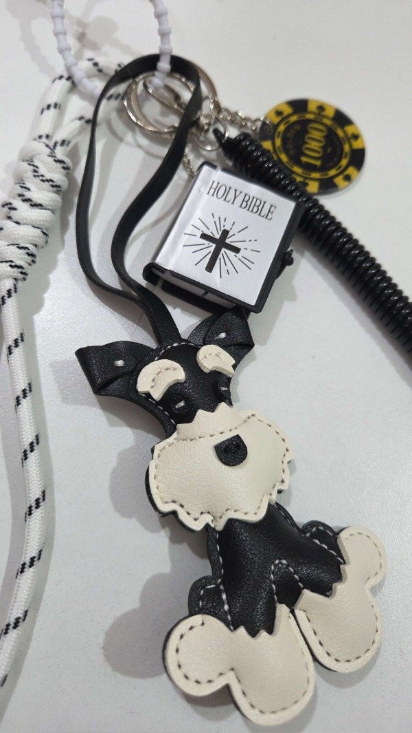 Producto - Llavero charm PERRO/BIBLIA