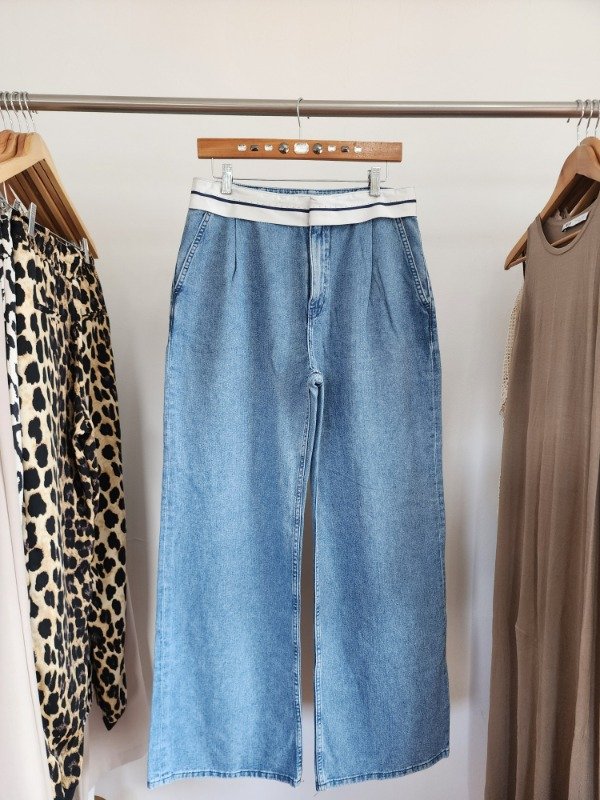 Producto - Jean cintura sastre BERSHKA