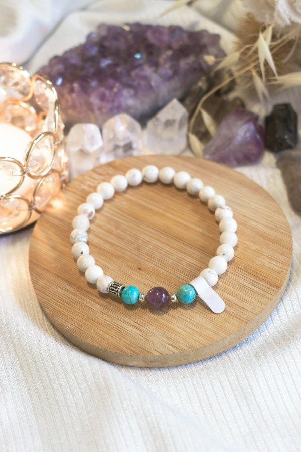 Producto - Pulsera de Howlite, Amatista y Turquesa