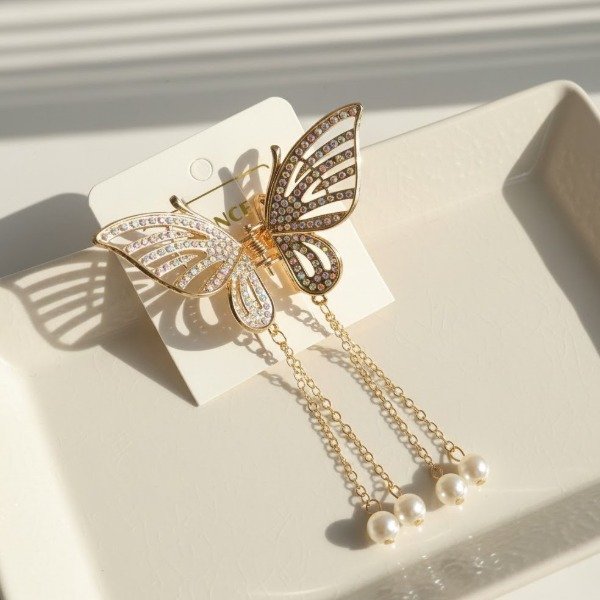 Producto - Broche metálico brillo cadena y perla Mariposa Dorado