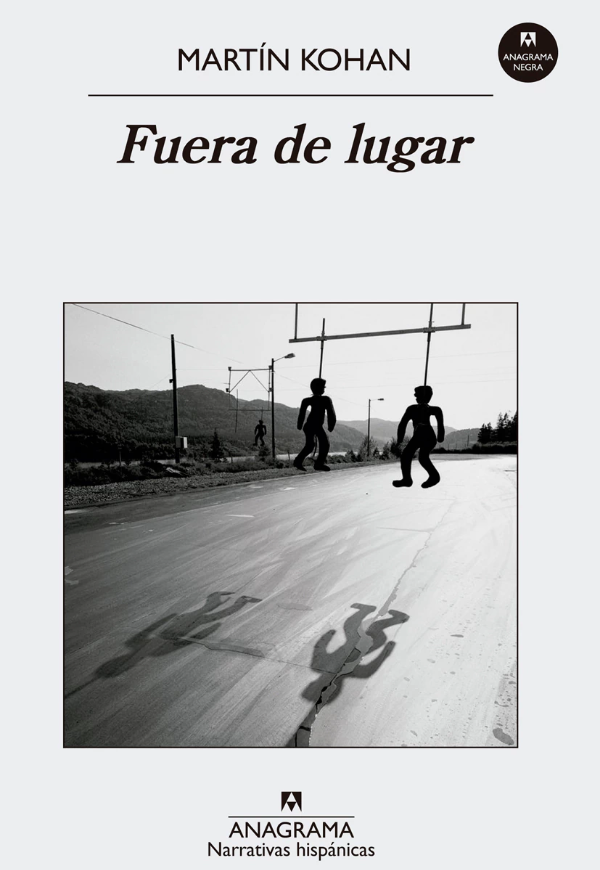 Producto - Fuera de lugar- Martín Kohan