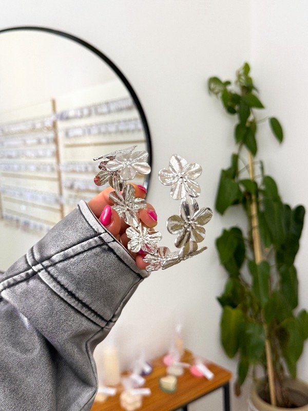 Producto - Brazalete flores plateado - 2