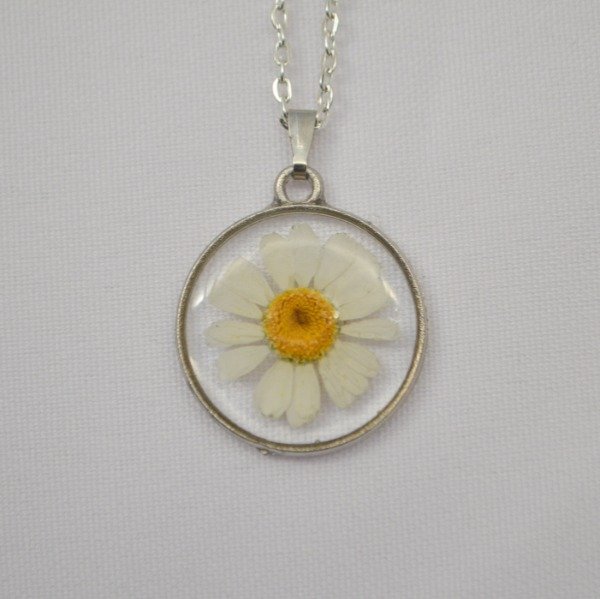 Producto - Dije circular con margarita