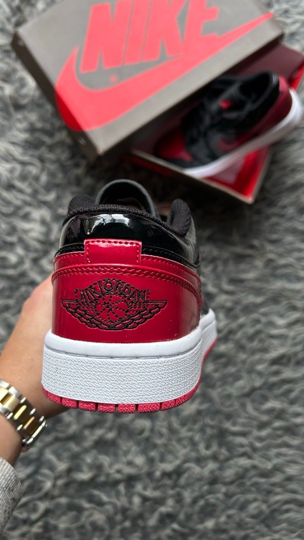 Producto - JORDAN RETRO 1 LOW BRED PATENT - 2