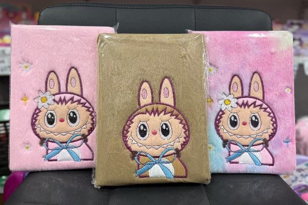 Producto - Cuaderno peluche labubu