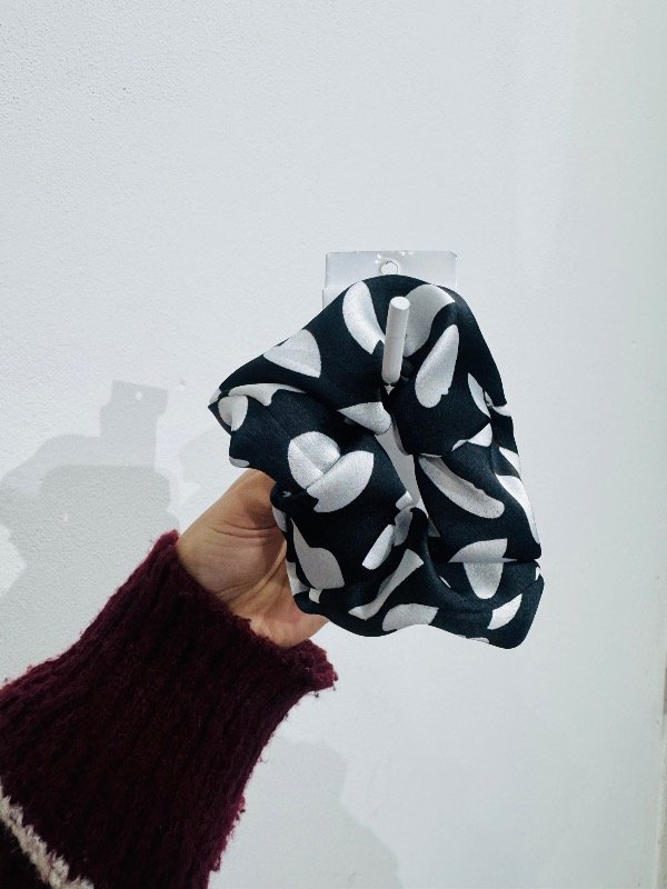 Producto - Scrunchie Lunares