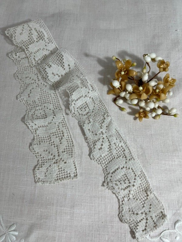 Producto - Recorte de puntilla filet con flores