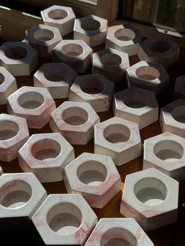 Producto - Velas mini hexagonal marmolado blanco y rosa - 15 disponibles