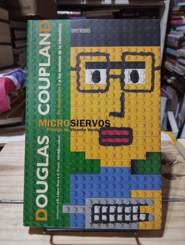 Producto - MICROSIERVOS - Douglas Coupland