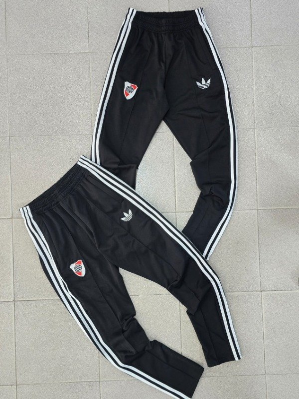 Producto - Jogger River Plate Edición Adidas Originals Frizado