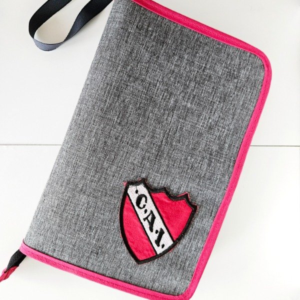 Producto - Cartuchera con bolsillos,  Mixta escudo Independiente