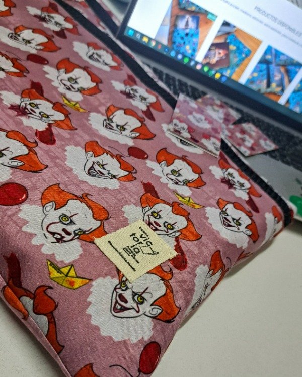 Producto - Funda para notebook Stephen King IT IMPERMEABLE