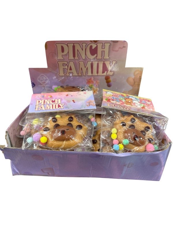 Producto - Squishy capybara pata color con pelotita