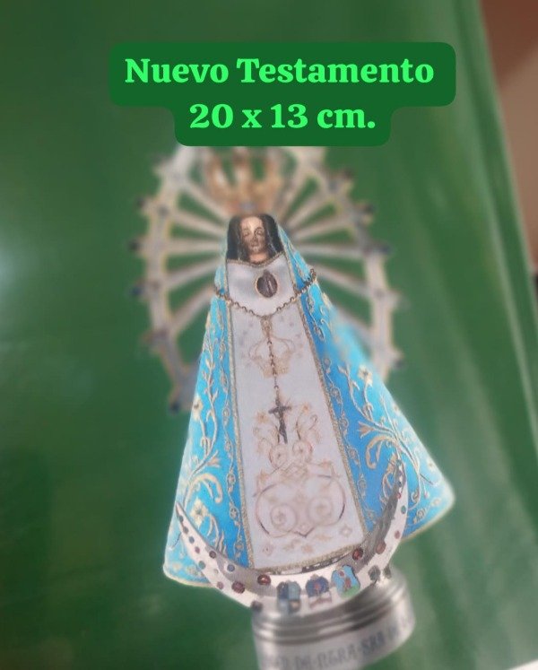 Producto - Nuevo testamento. Tapa blanda verde grande. 20 x 13 cm.