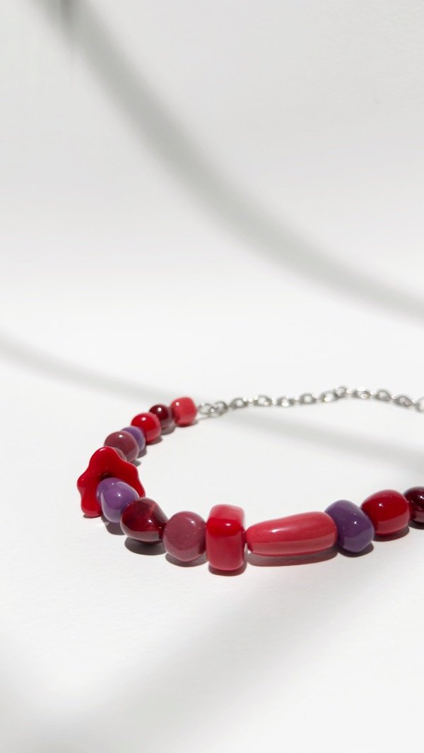 Producto - Collar mostacillas rojos y violeta