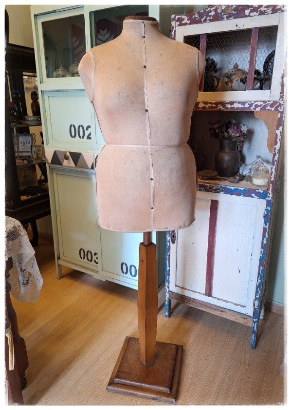 Producto - Antiguo Maniquí Curvi de Modista