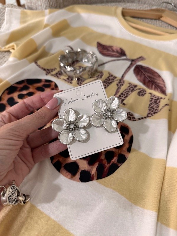 Producto - Aros Flor Plateados