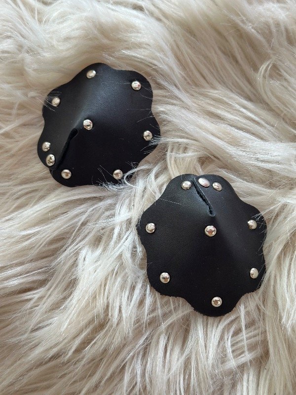 Producto - PEZONERAS CON TACHAS