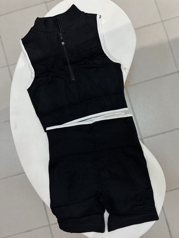 Producto - Conjunto deportivo línea y frunce