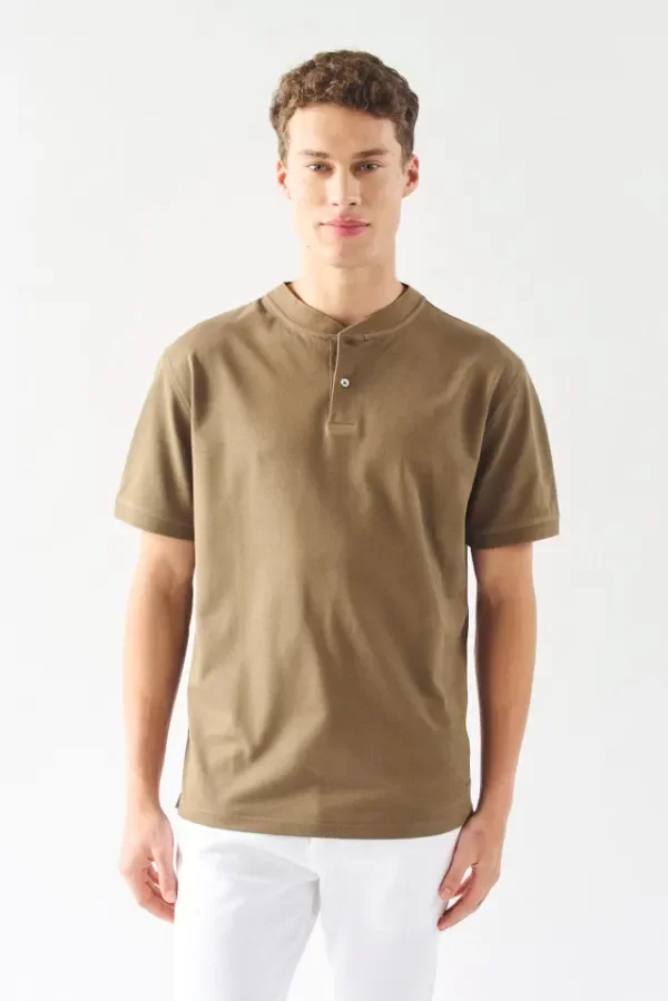 Producto - Remera Henley Liquid Pique Oliva Bensimon