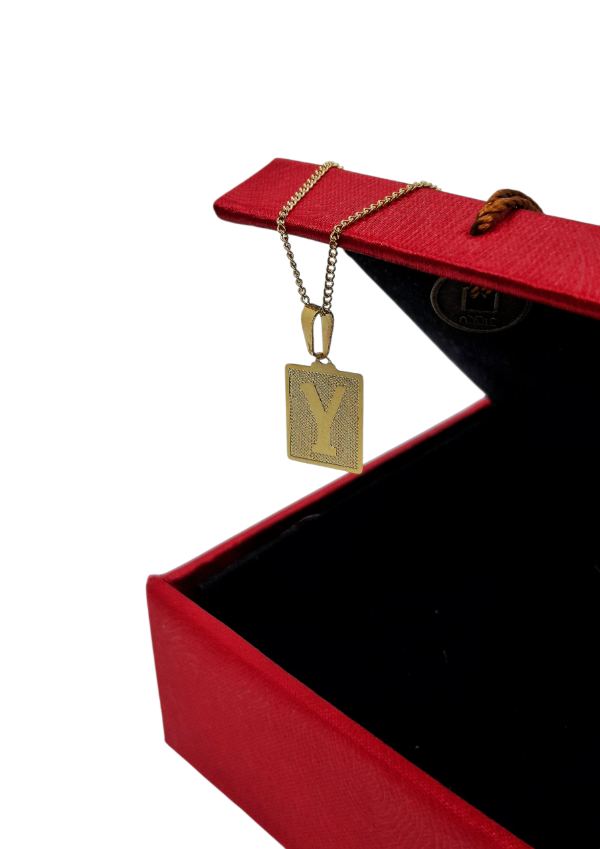 Producto - Inicial dorada Y, cuadrada con relieve