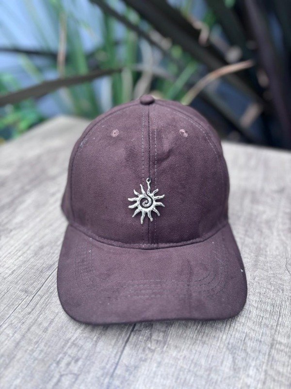 Producto - gorra de gamuza chocolate