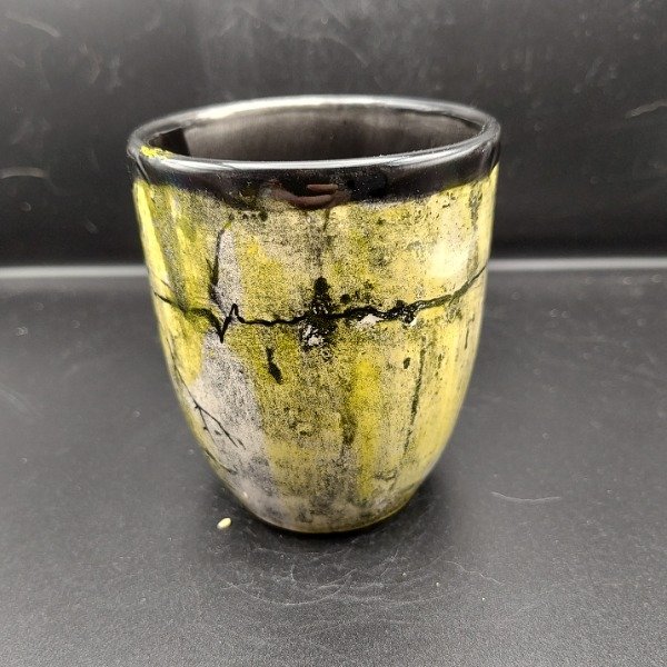 Producto - Taza amarilla y gris con rayitos