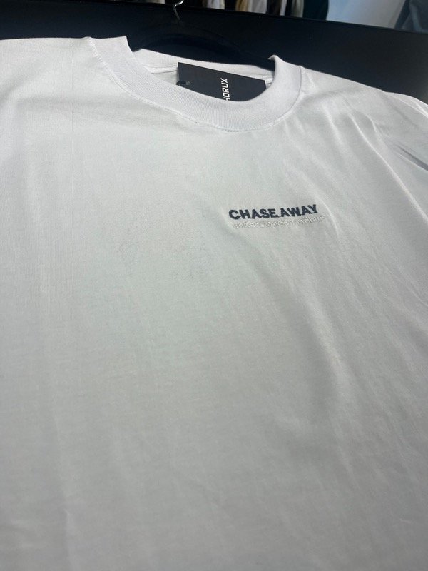 Producto - Remera Oversize Chase Away