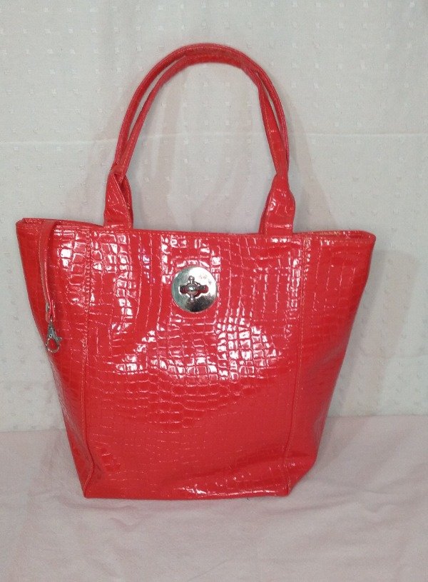 Producto - CARTERA EN CHAROL ROJO