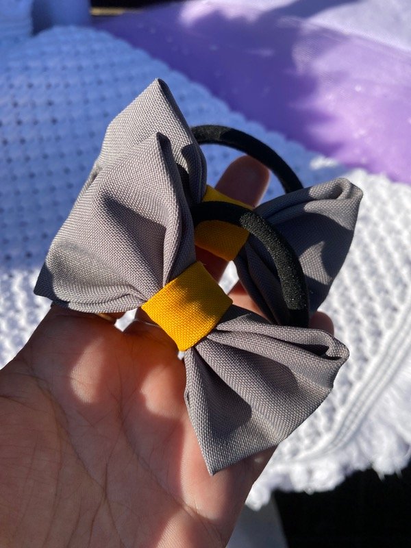 Producto - Par de moños francés gris con amarillo