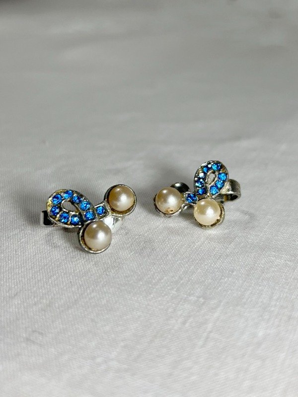 Producto - Delicados aros con perlas y cristales azules