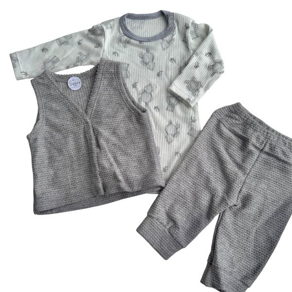 Producto - Conjunto trenzado chaleco- pantalón-body gris