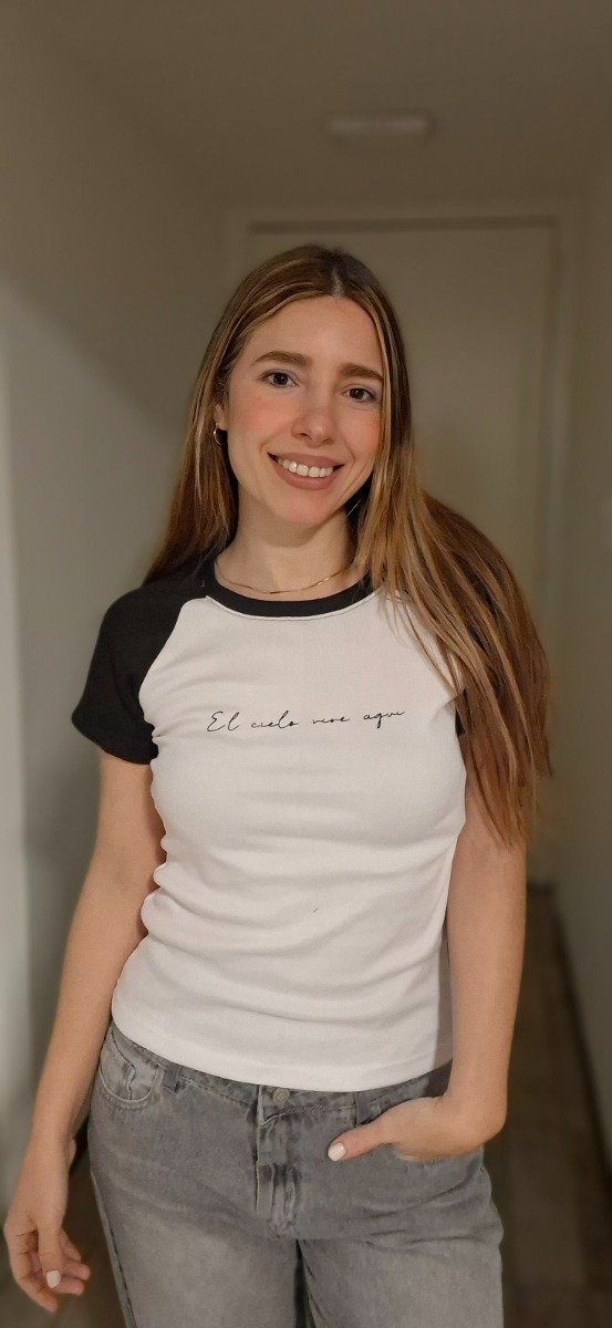 Producto - Remera Luci El cielo vive aquí negro