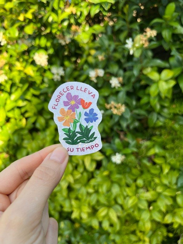 Producto - Sticker vinilo con glitter FLORECER LLEVA SU TIEMPO