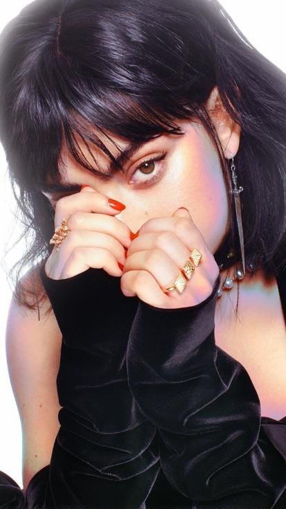 carla (Charli XCX)