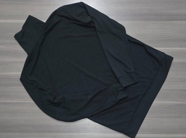 Producto - POLERA NEGRA TALLE L