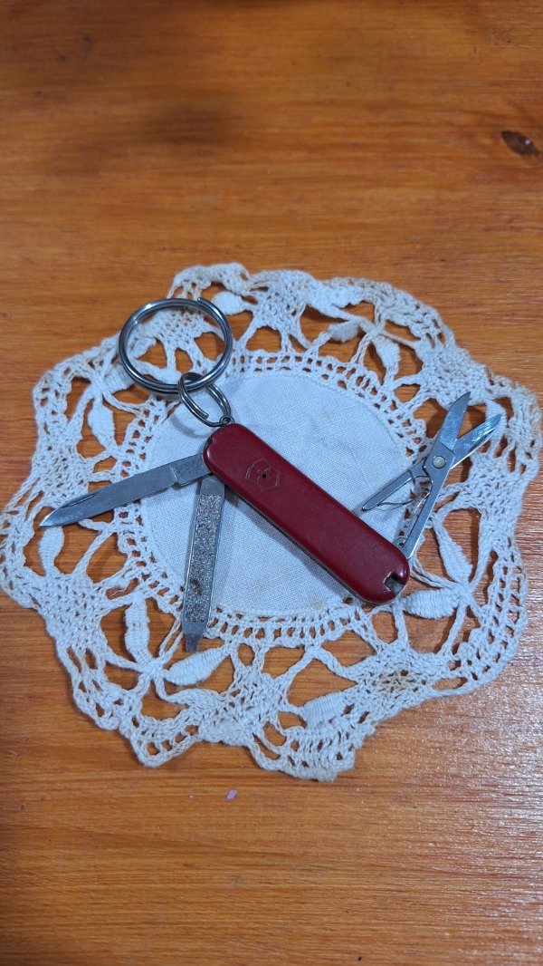 Producto - Navaja Multiusos Victorinox Classic bordo - 1