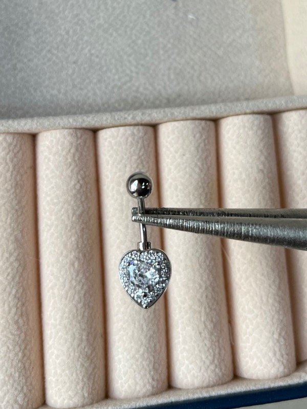 Producto - Piercing para ombligo corazón strass
