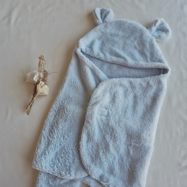 Producto - Manta envolvente celeste con orejitas