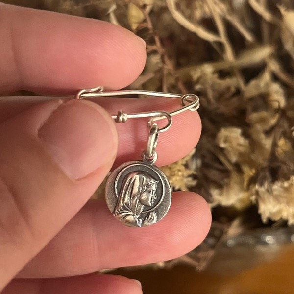 Producto - Virgen niña de plata 14mm