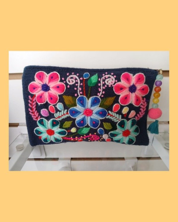 Producto - PORTACOSMÉTICOS BORDADO AZUL