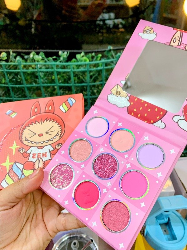 Producto - Paleta de sombras Labubu