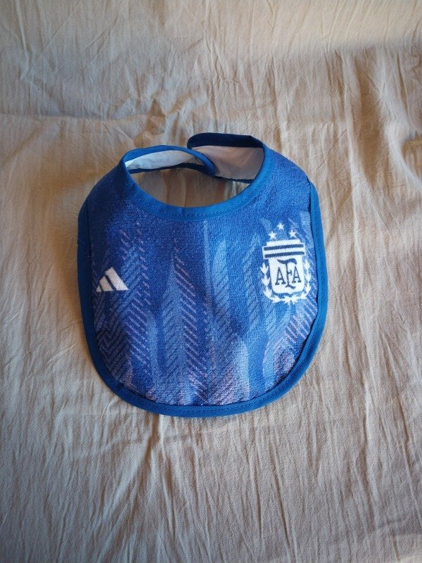 Producto - babero futbol