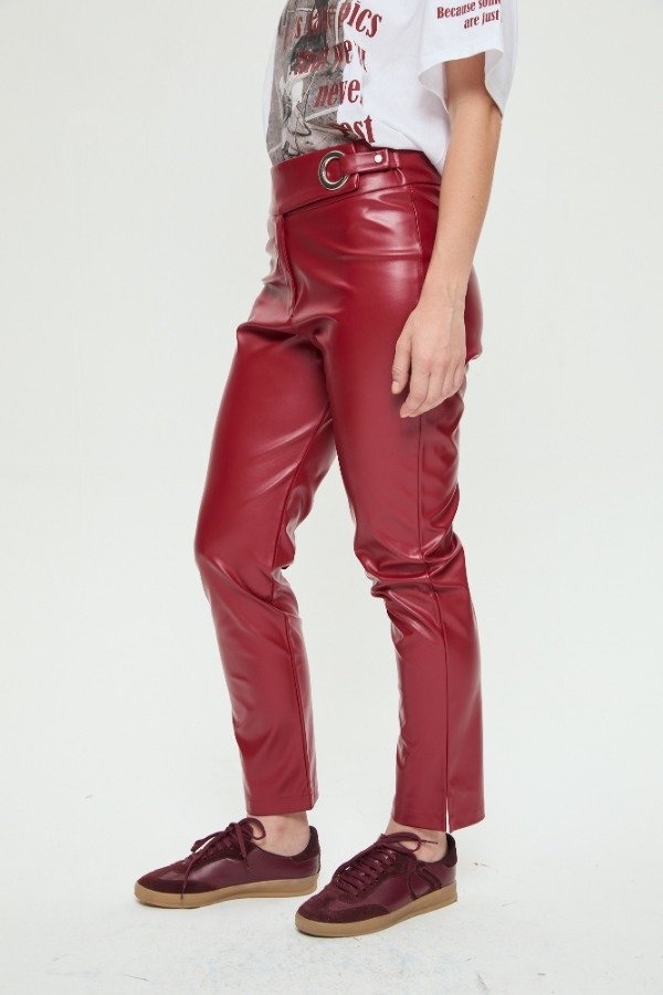 Producto - PANTALON SIMIL CUERO CON OJALILLO