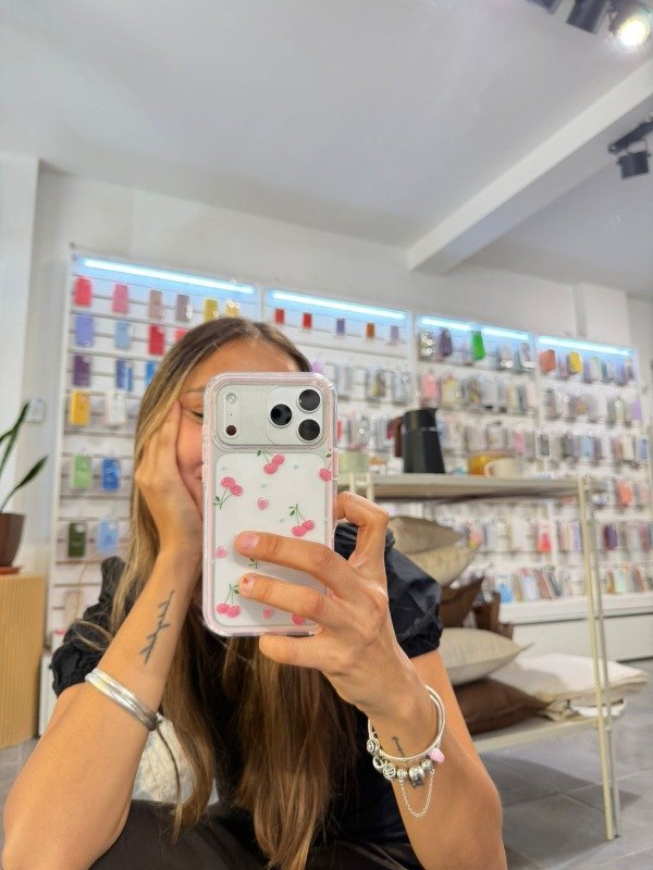 Producto - Funda Cherry Rosa Reforzada (Iphone 16 Pro)