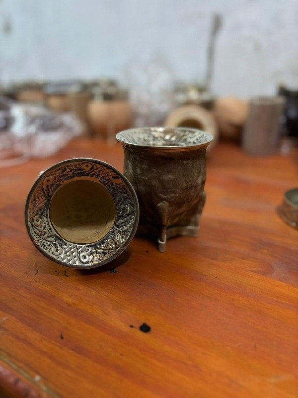 Producto - camionero, cuero crudo, virola volcada, cincelada a lacre