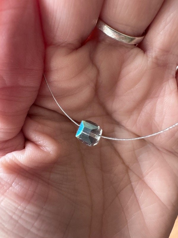 Producto - Dije cubo en cristal- hilo de acero- bolitas de plata 925 - 2